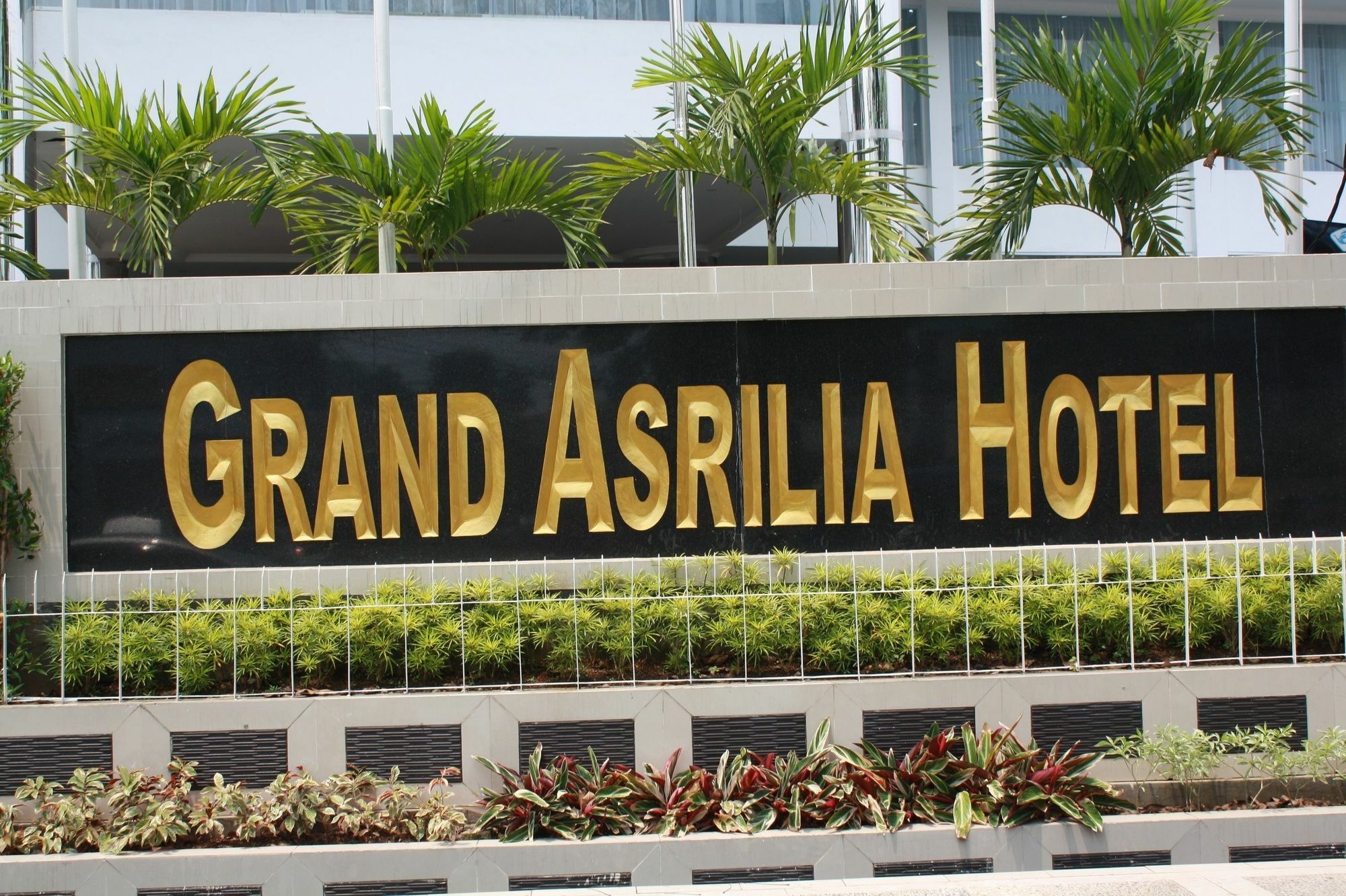 Grand Asrilia Hotel Bandung Buitenkant foto