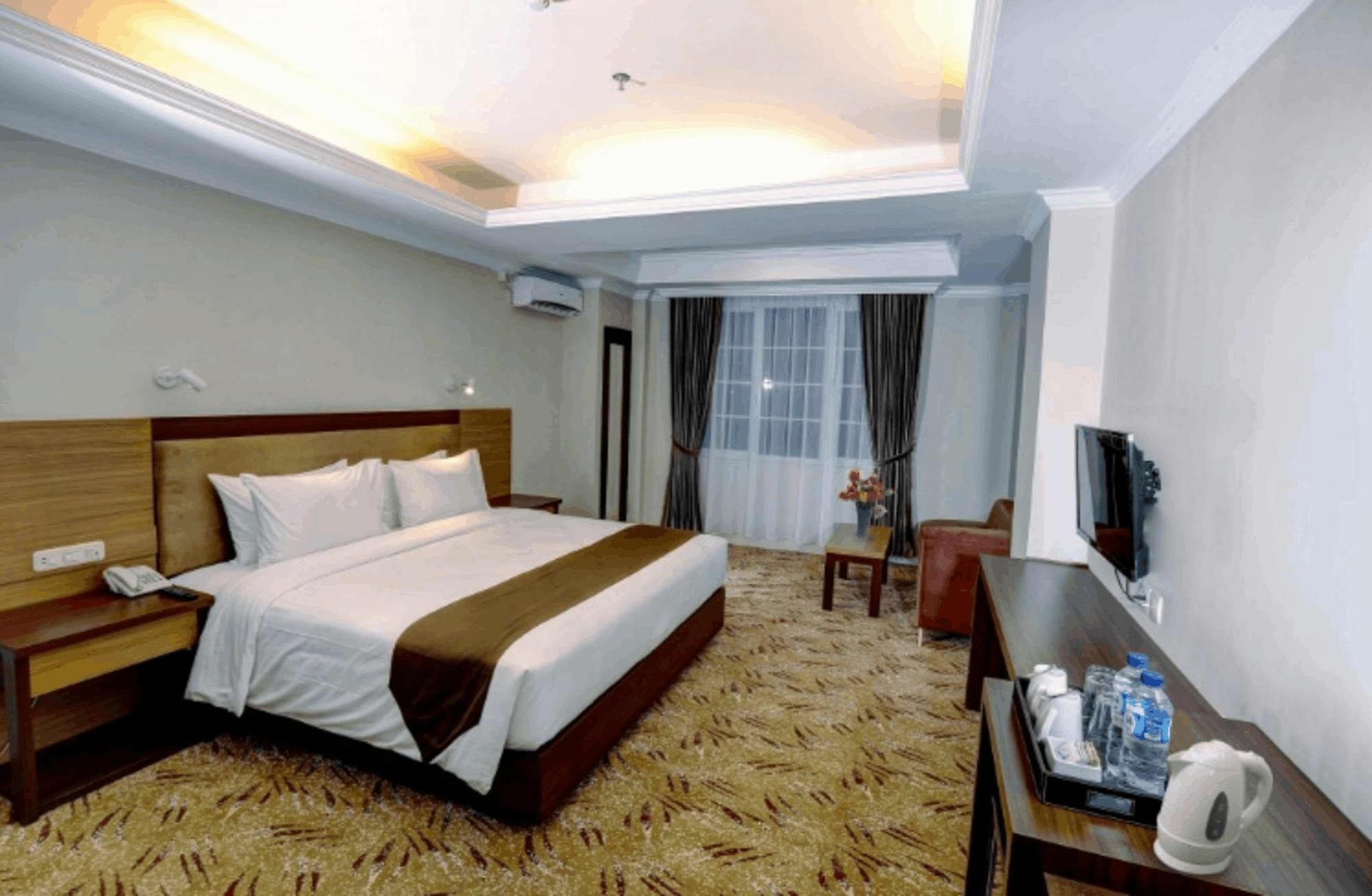 Grand Asrilia Hotel Bandung Buitenkant foto