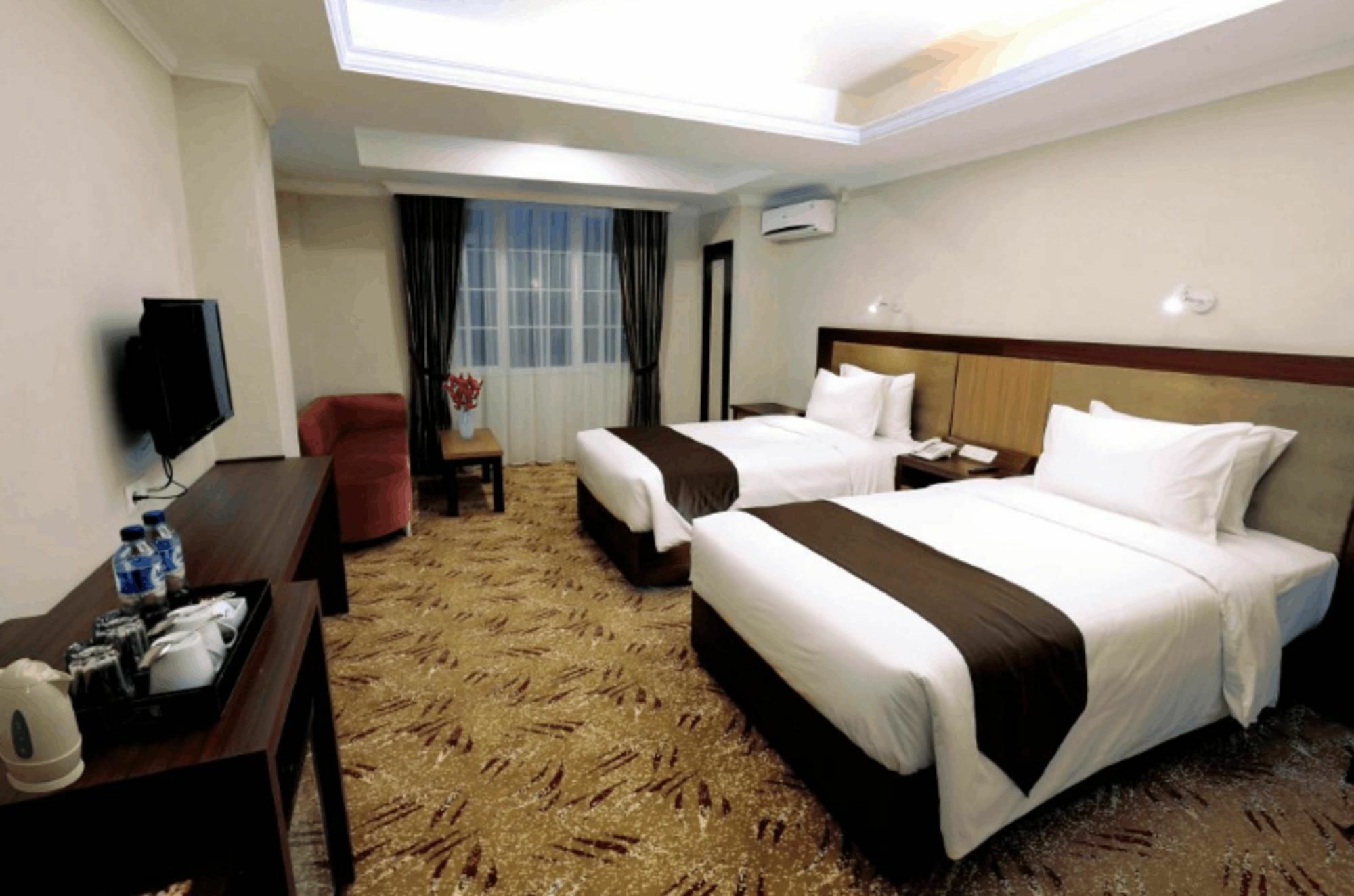 Grand Asrilia Hotel Bandung Buitenkant foto