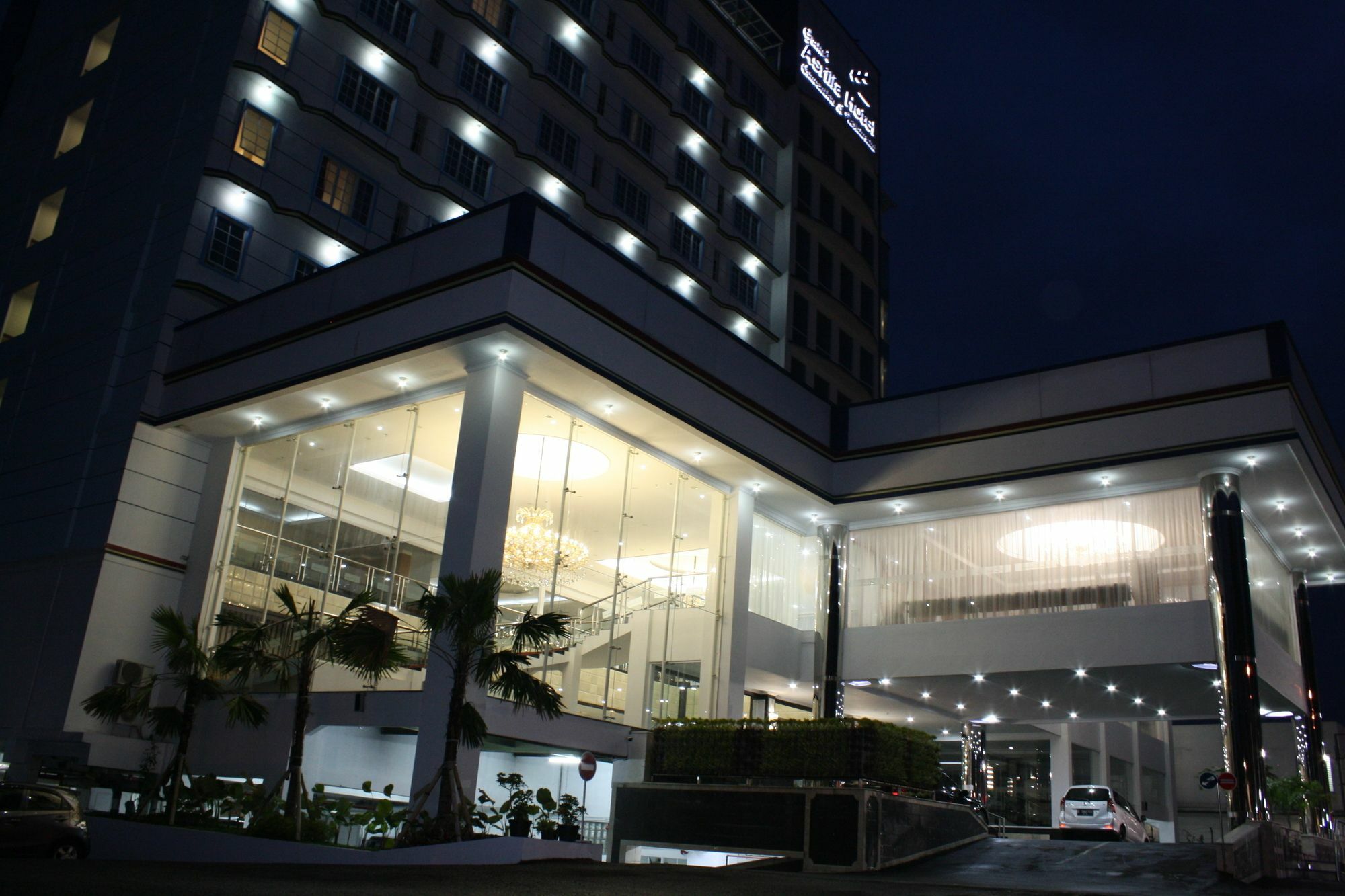 Grand Asrilia Hotel Bandung Buitenkant foto