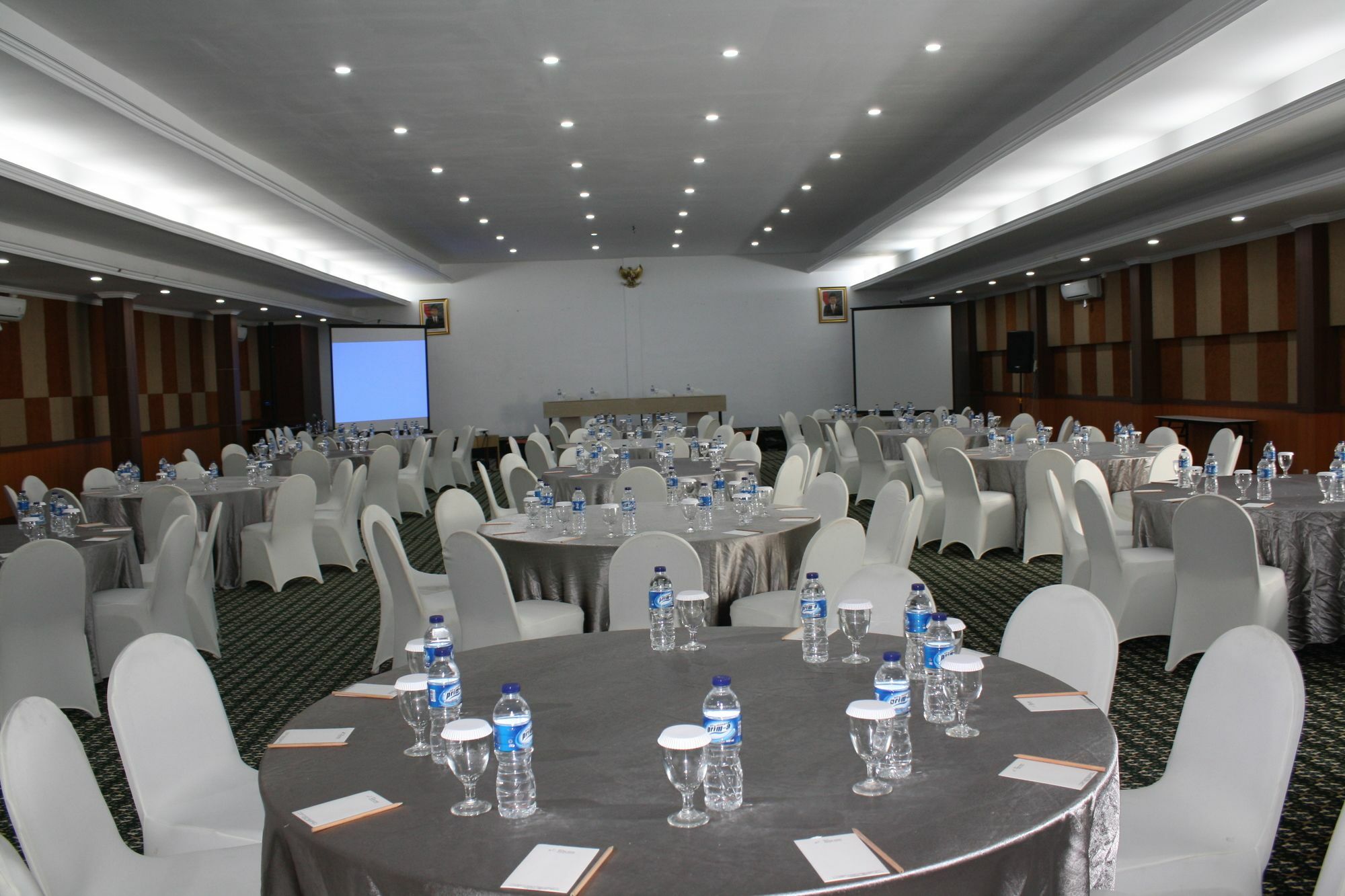 Grand Asrilia Hotel Bandung Buitenkant foto